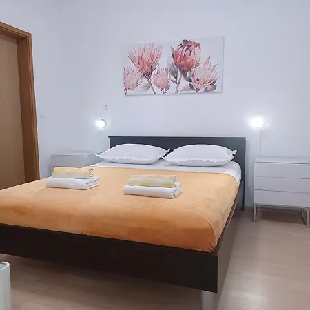 Mg Ravlic Apartamento Makarska